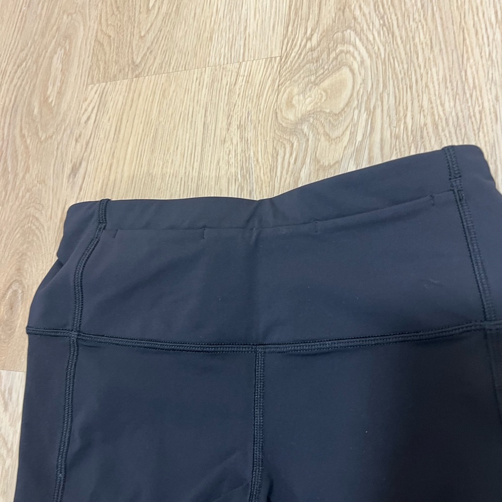 Lululemon shorts size 4 - Picture 3 of 4